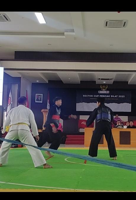 Wahyu Mahasiswa Bisnis Properti Vokasi UMM “Rebut Medali Perak Rektor Cup Lomba Pencak Silat Kategori Fight”